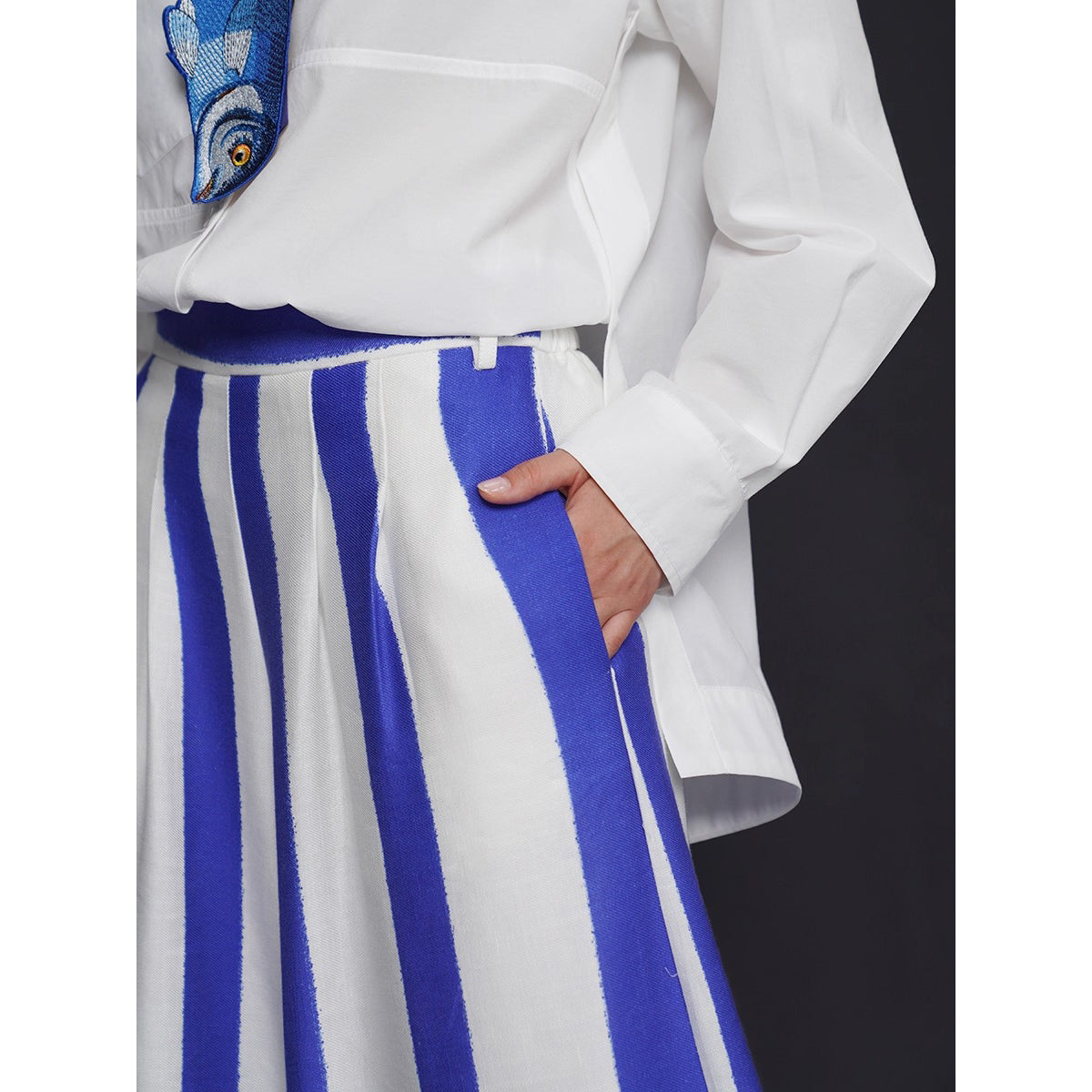 青紫の縦縞ストライプワイドパンツ