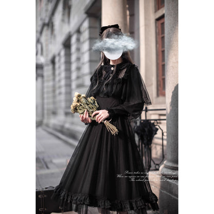 漆黒のお嬢様のチュールケープワンピース