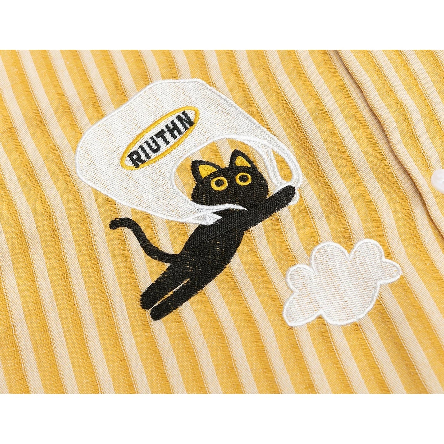 黒猫の刺繍ストライプシャツ