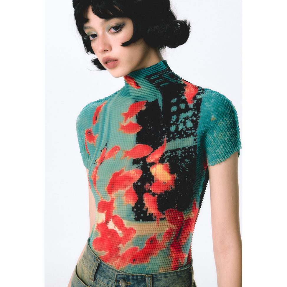 金魚の油彩画ハイネックトップス