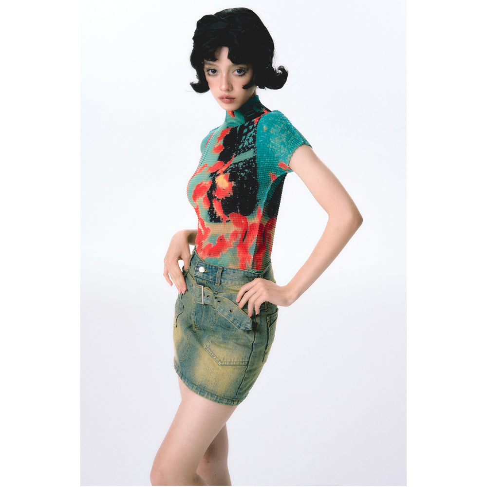 金魚の油彩画ハイネックトップス