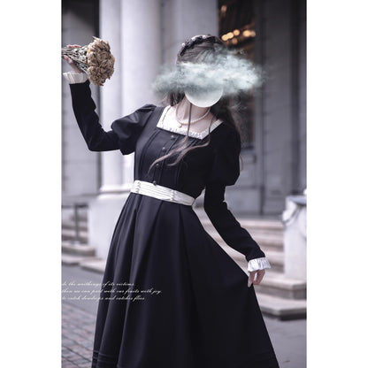 漆黒の舞踏会のクラシカルワンピース