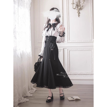 窓辺の令嬢のフリルトップスとコルセットスカート