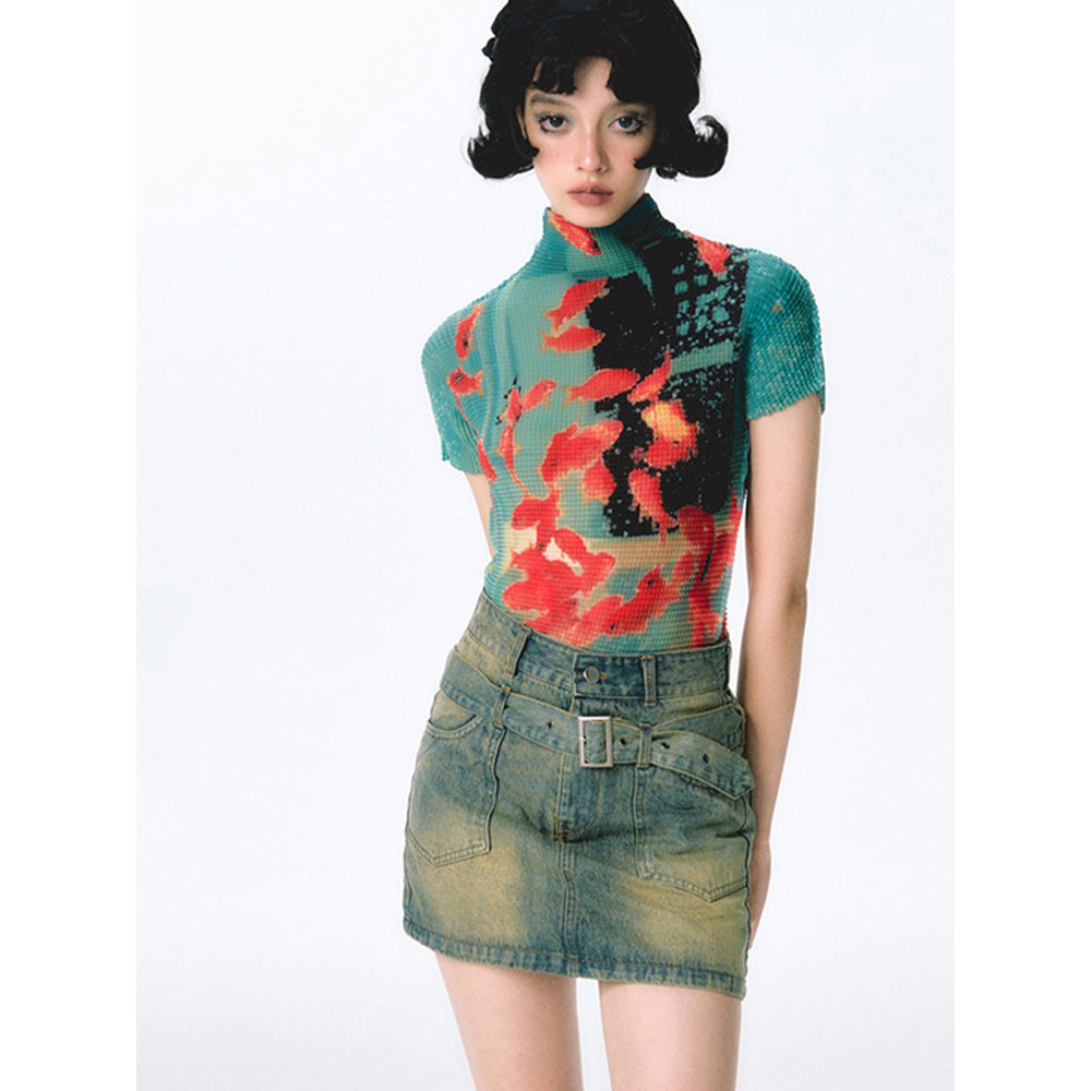 金魚の油彩画ハイネックトップス