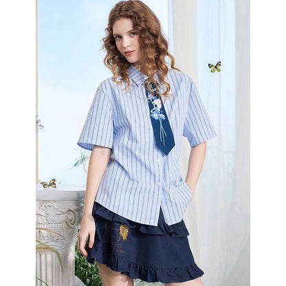 アイリスの花のネクタイブラウス