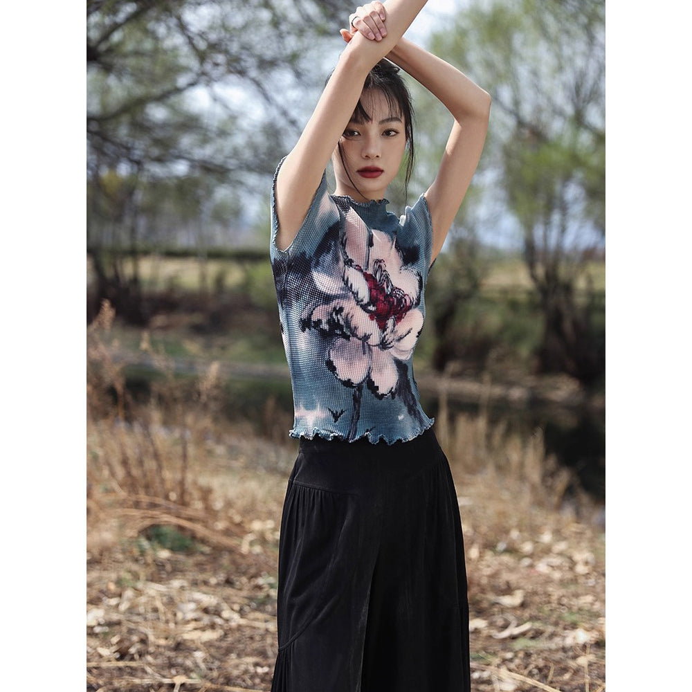 牡丹の花の墨彩画ハイネックトップス