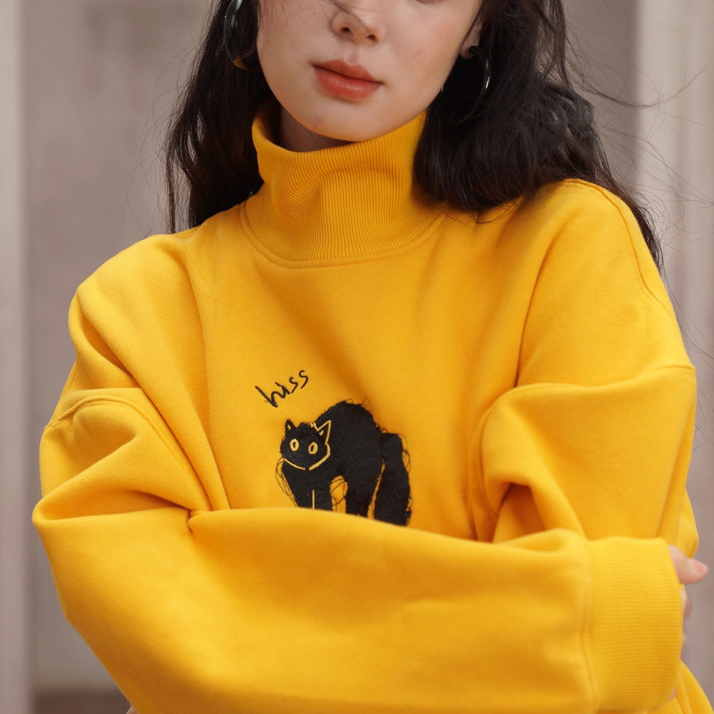 Black cat embroidered high neck sweatshirt – remulia