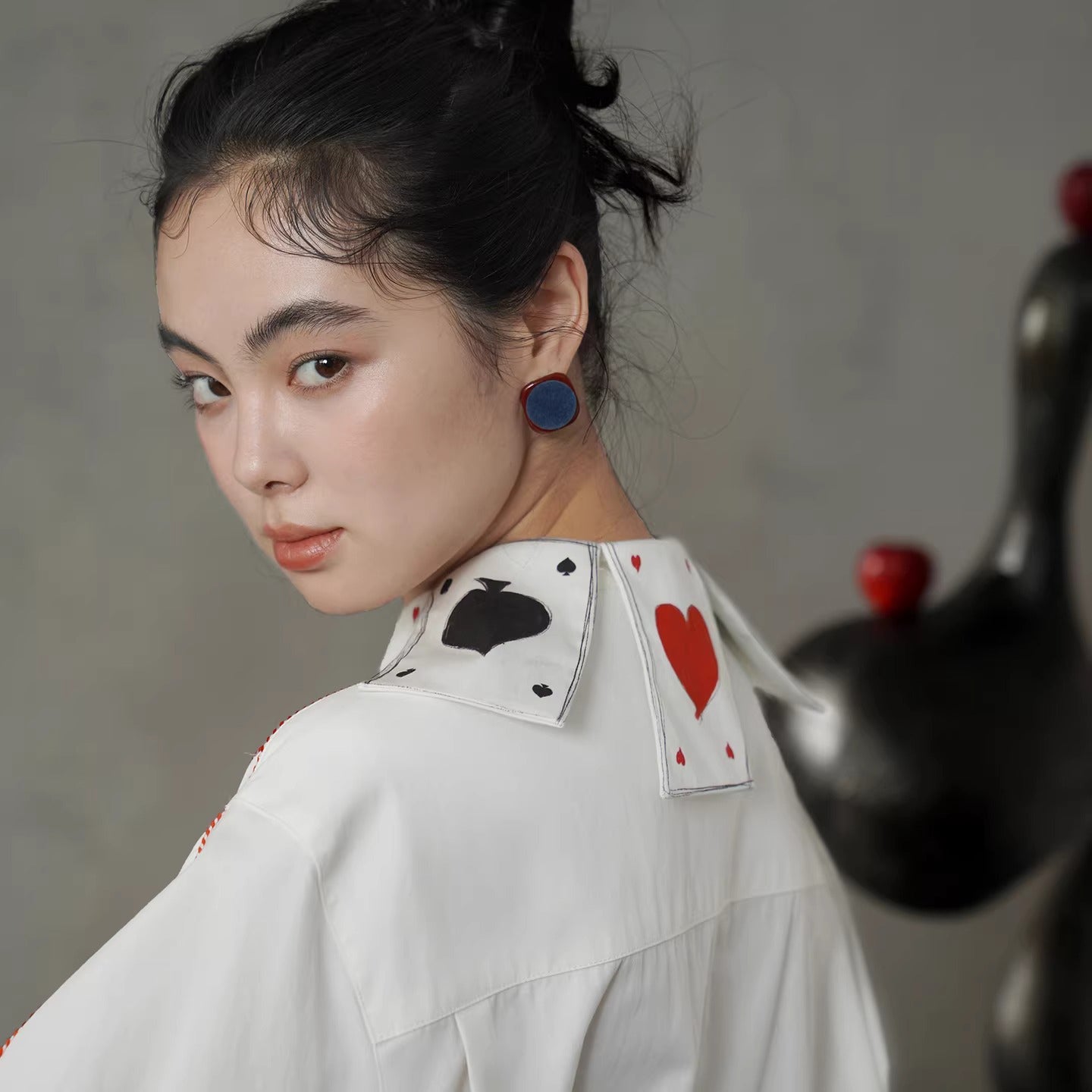 トランプのマークの刺繍ブラウス - White