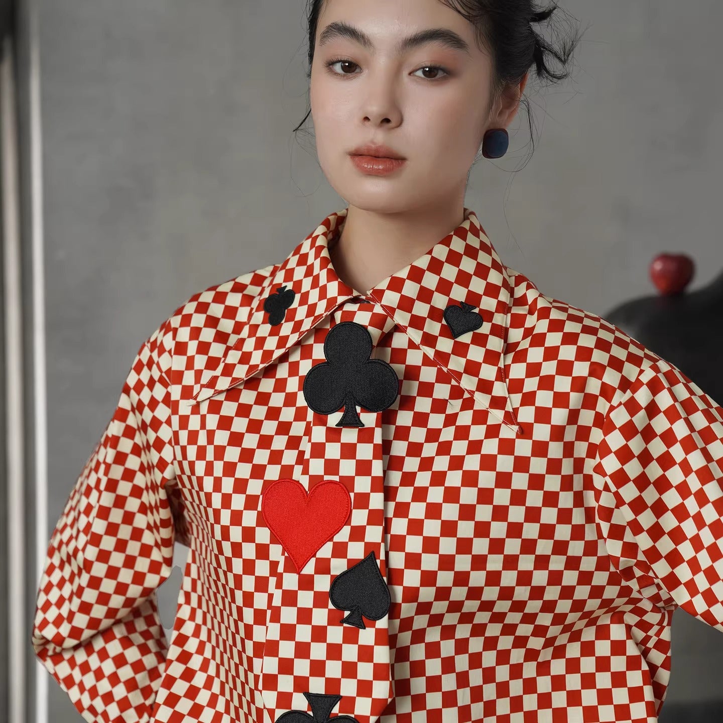 トランプのマークの刺繍ブラウス - Checked