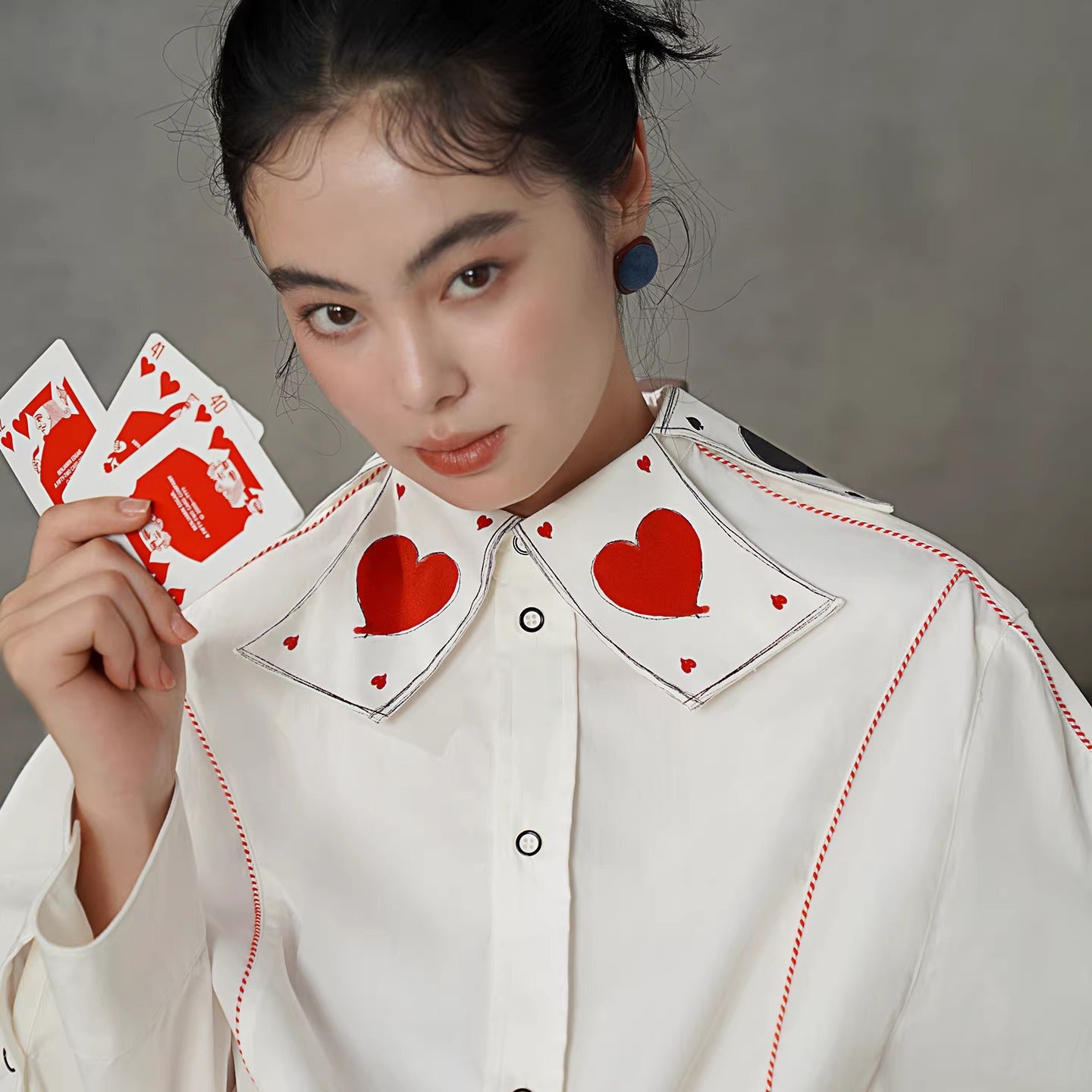 トランプのマークの刺繍ブラウス - White