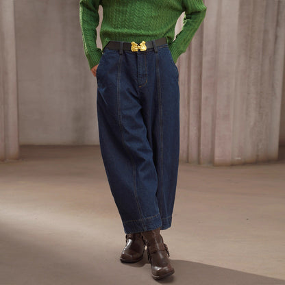 紺藍色のクロップドワイドデニムパンツ