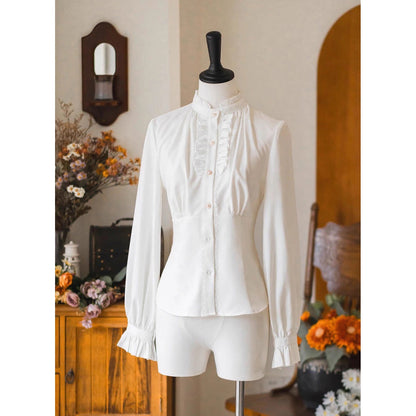 英国のお嬢様のクラシックブラウス