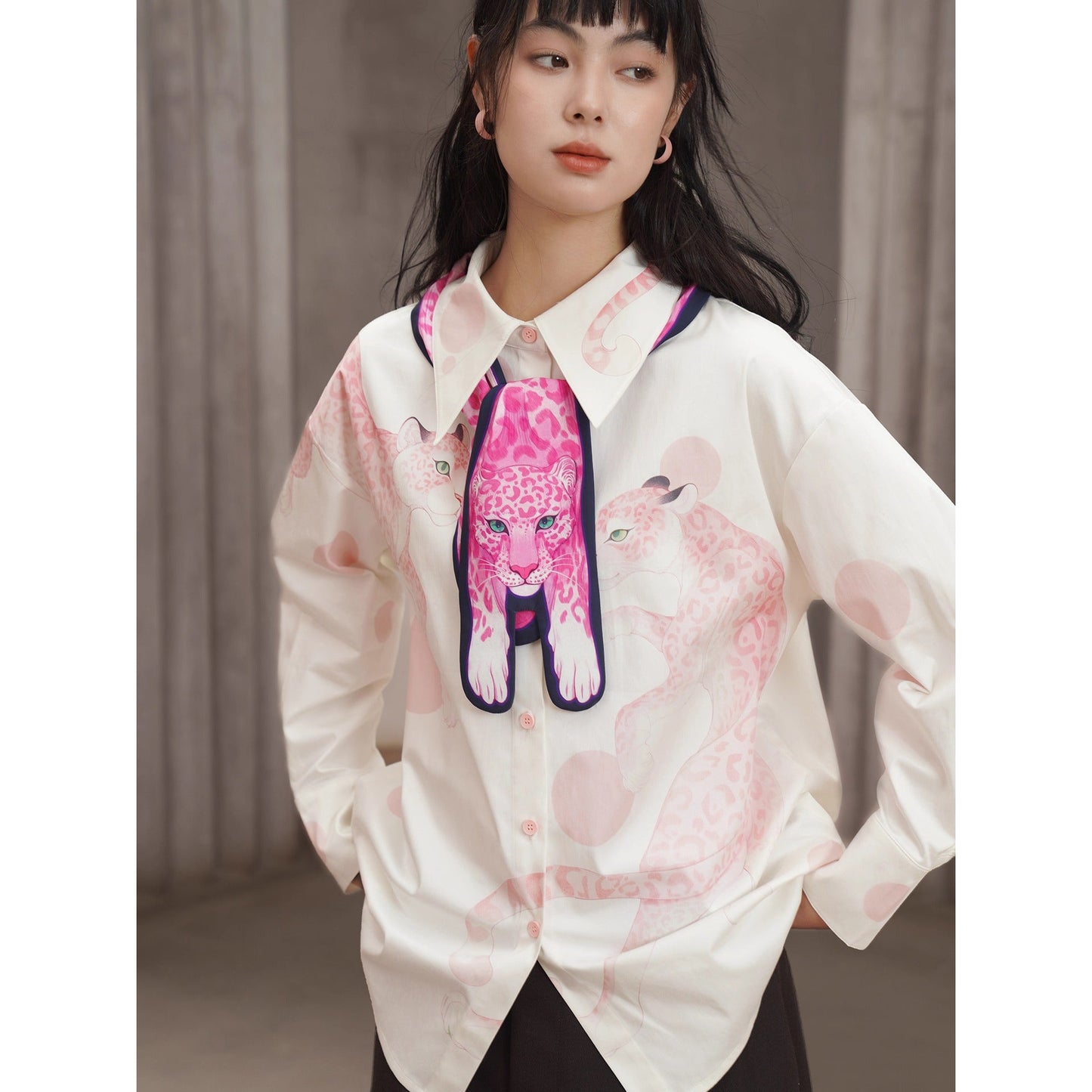 豹の挿絵ブラウス