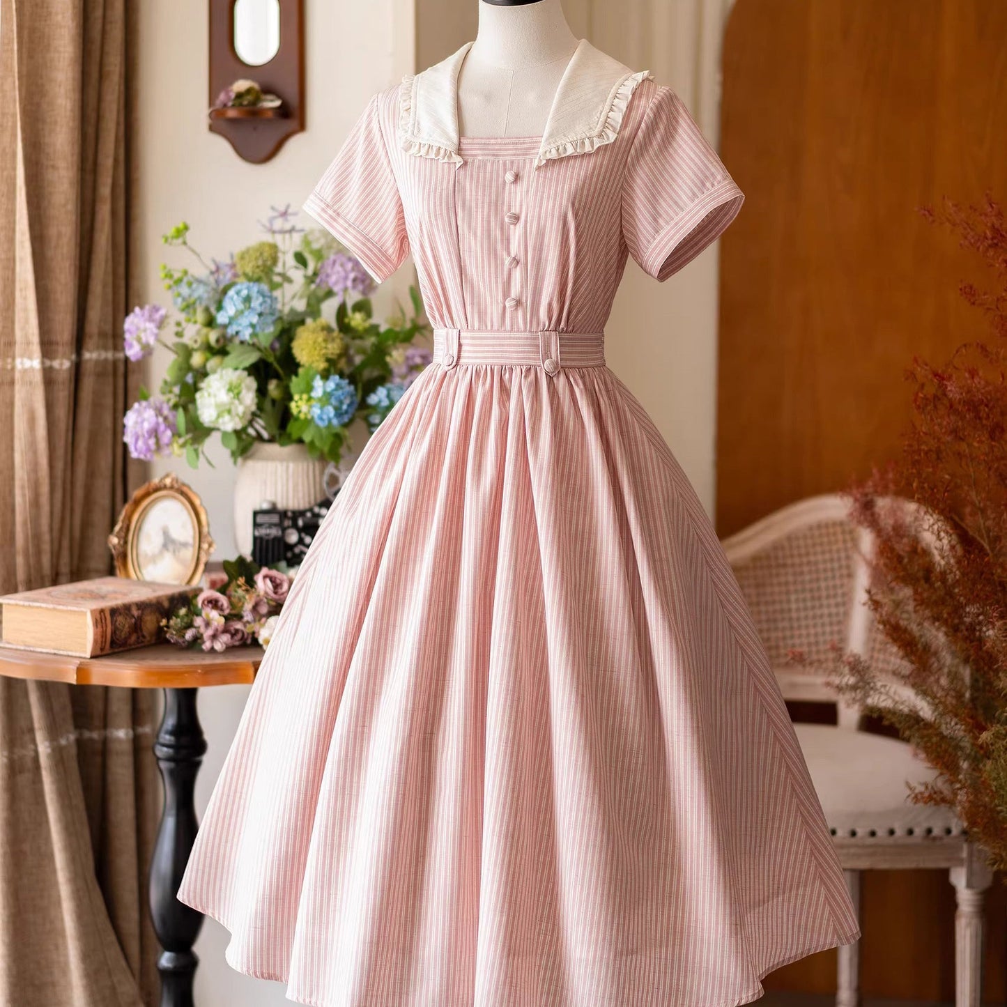 桜色の縦縞クラシカルワンピース