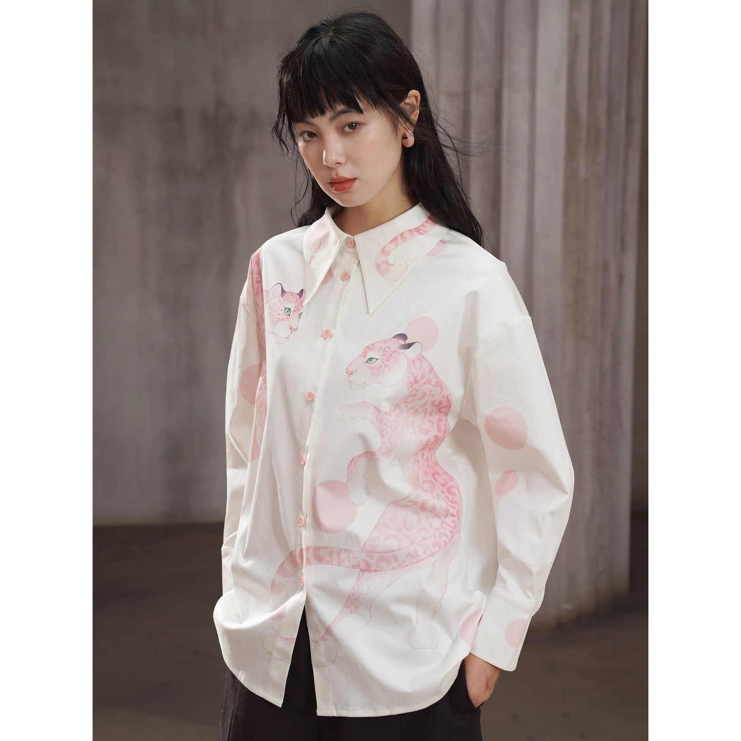 豹の挿絵ブラウス