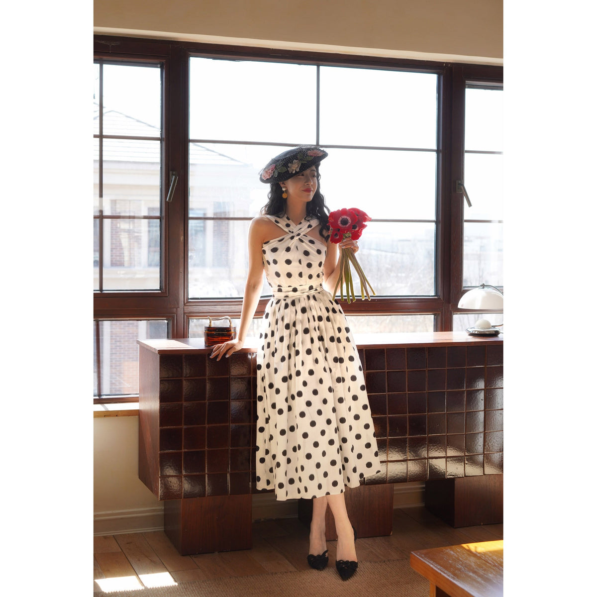 映画女優の水玉柄ワンピース