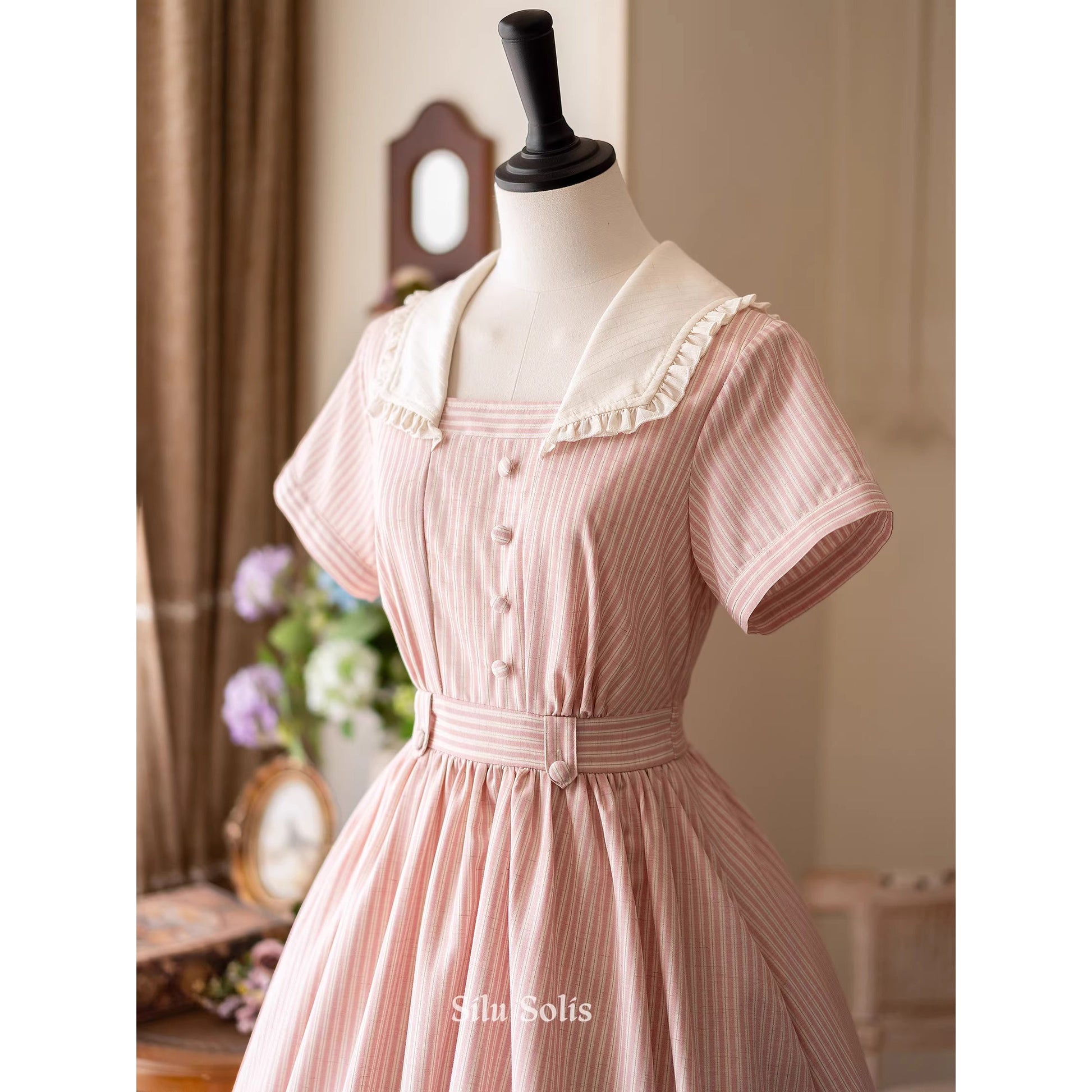 桜色の縦縞クラシカルワンピース