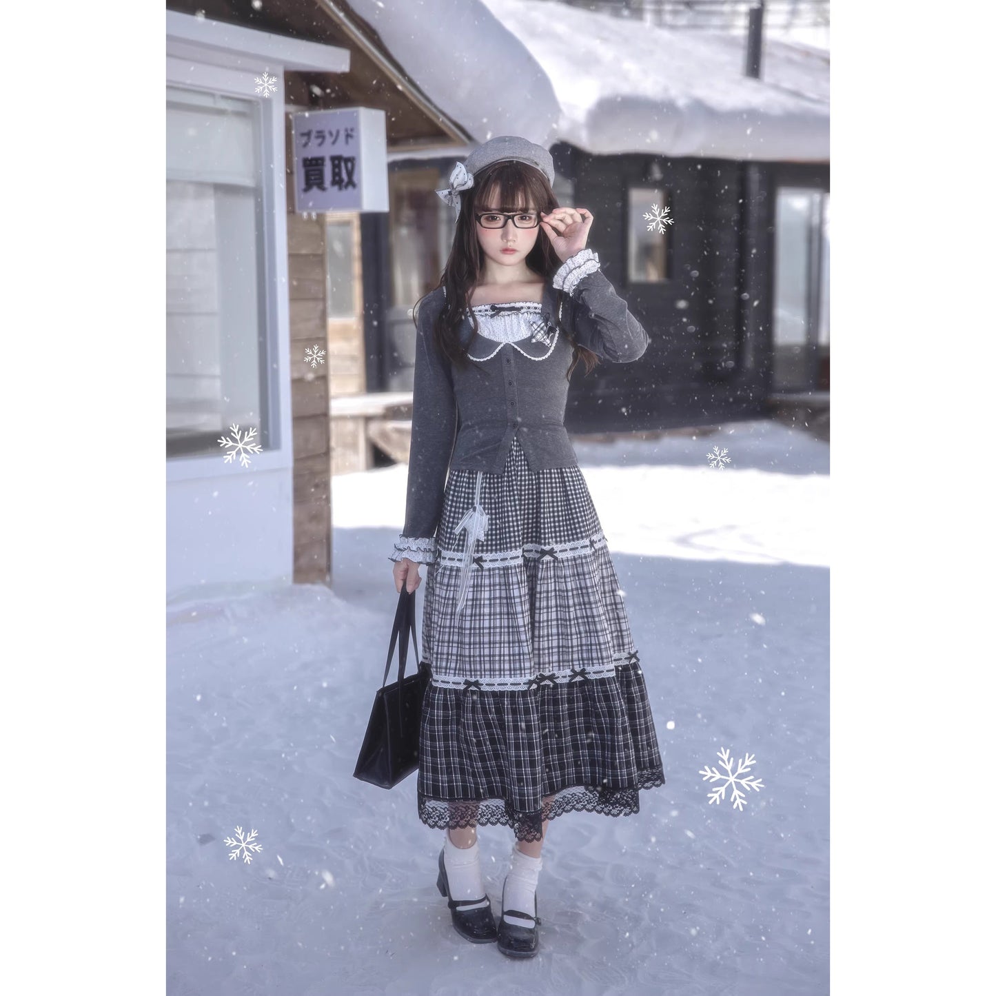 書斎のお嬢様のドッキングトップスとティアードスカート