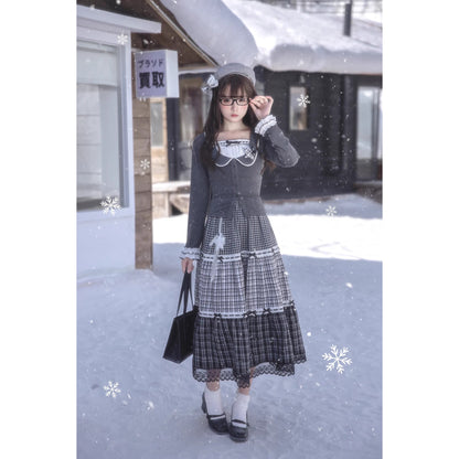 書斎のお嬢様のドッキングトップスとティアードスカート