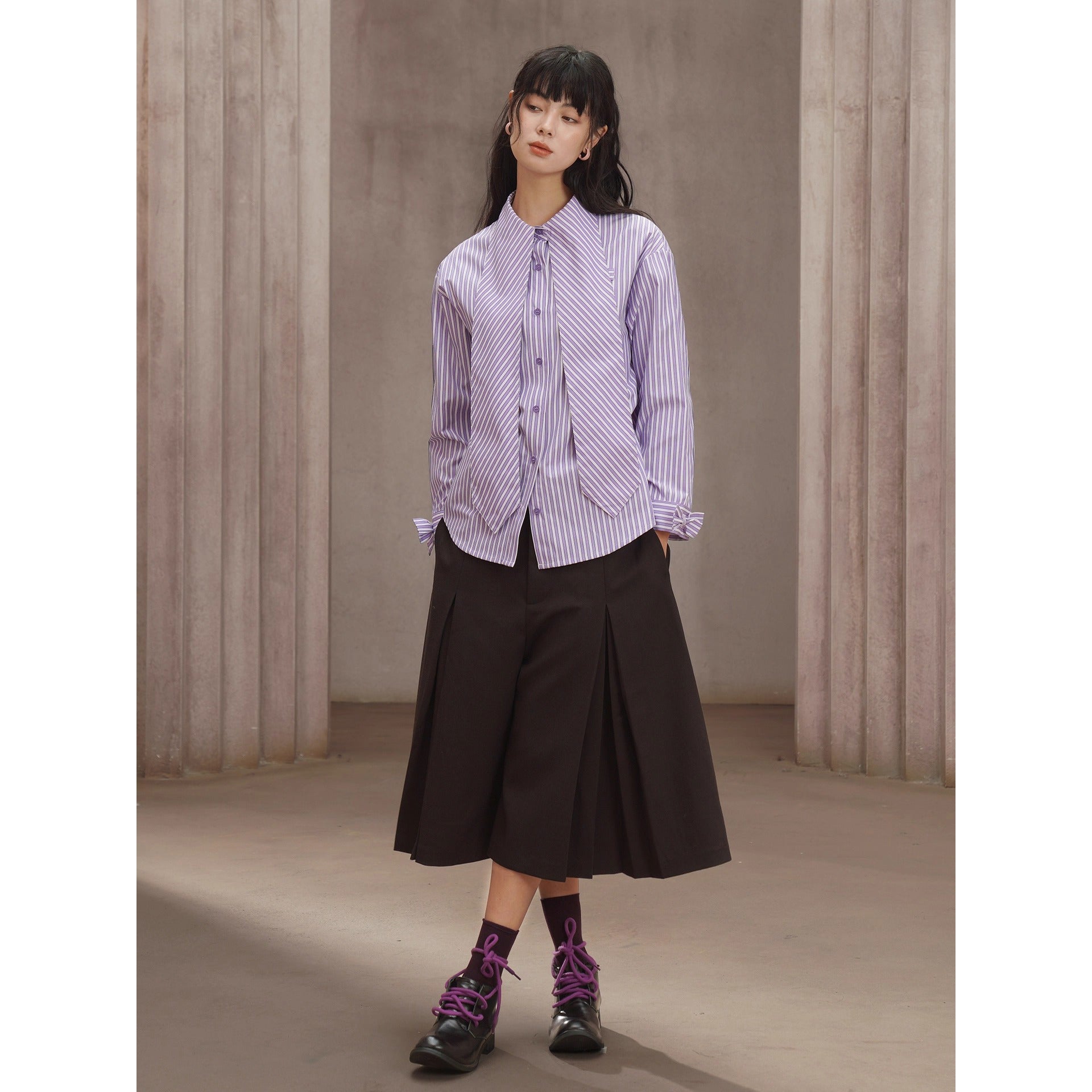 薄紫の縦縞ストライプブラウス
