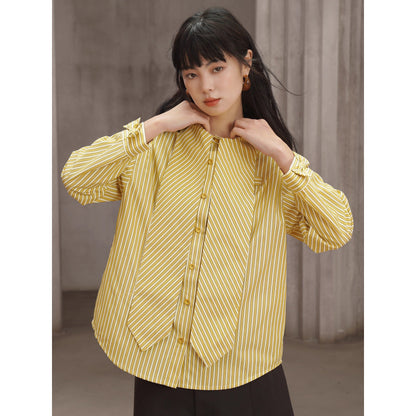 薄黄の縦縞ストライプブラウス