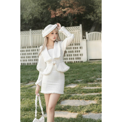 純白の令嬢のツイードジャケットとハーフスカート