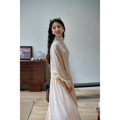 淑女のためのタートルネックニットとドレープスカート