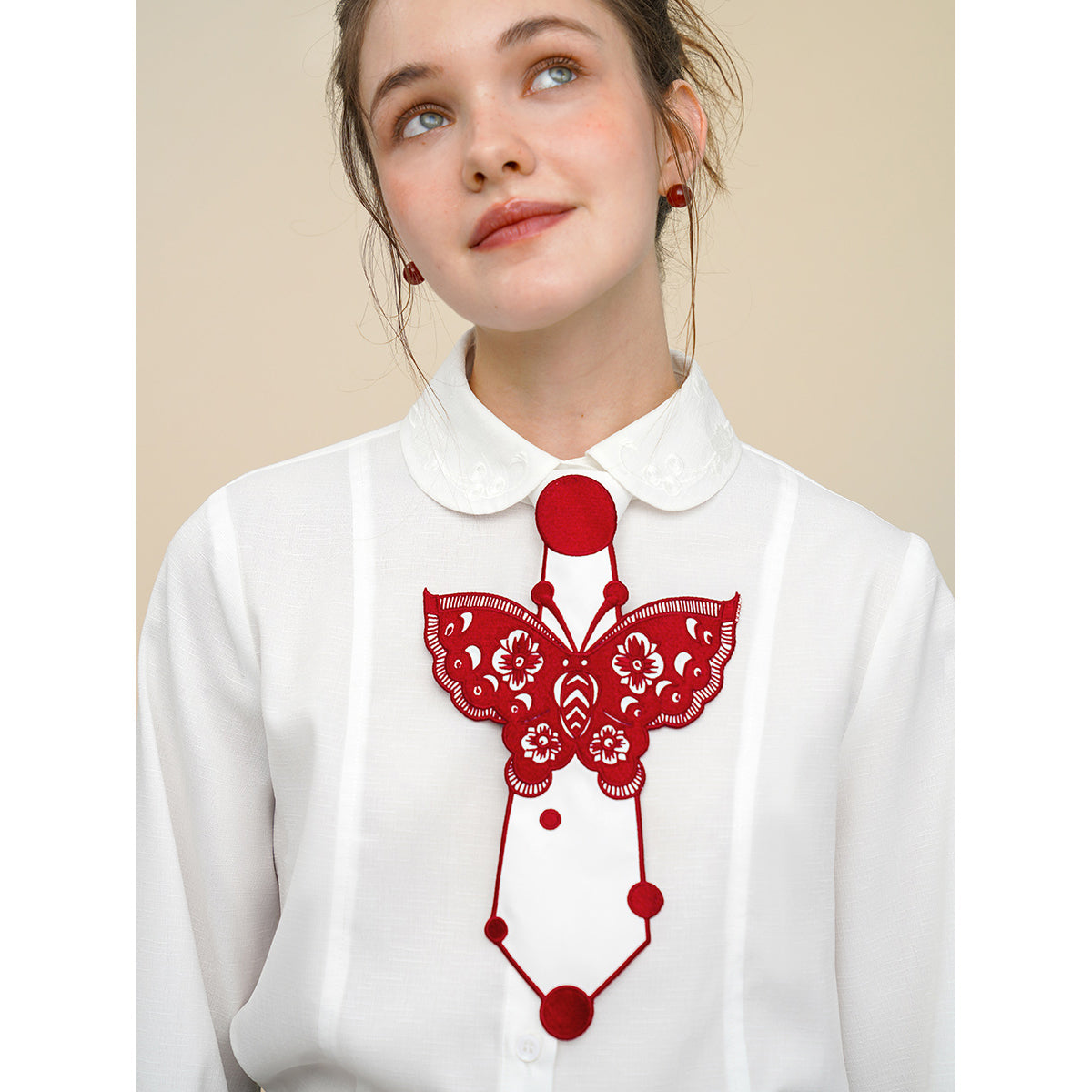 蝶々の刺繍ネクタイ