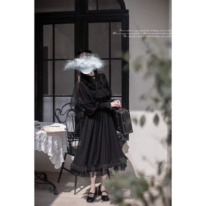 漆黒のお嬢様のチュールケープワンピース