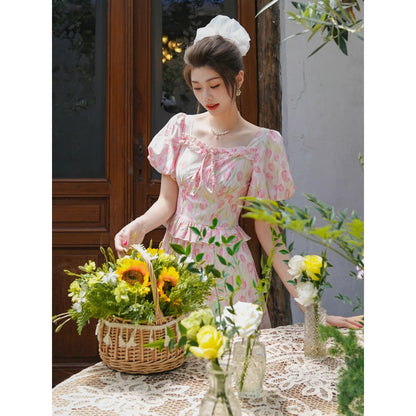 チューリップの花群集のレトロワンピース