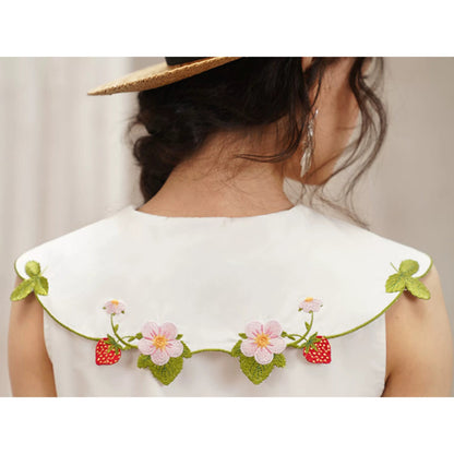 苺と花の刺繍ブラウス