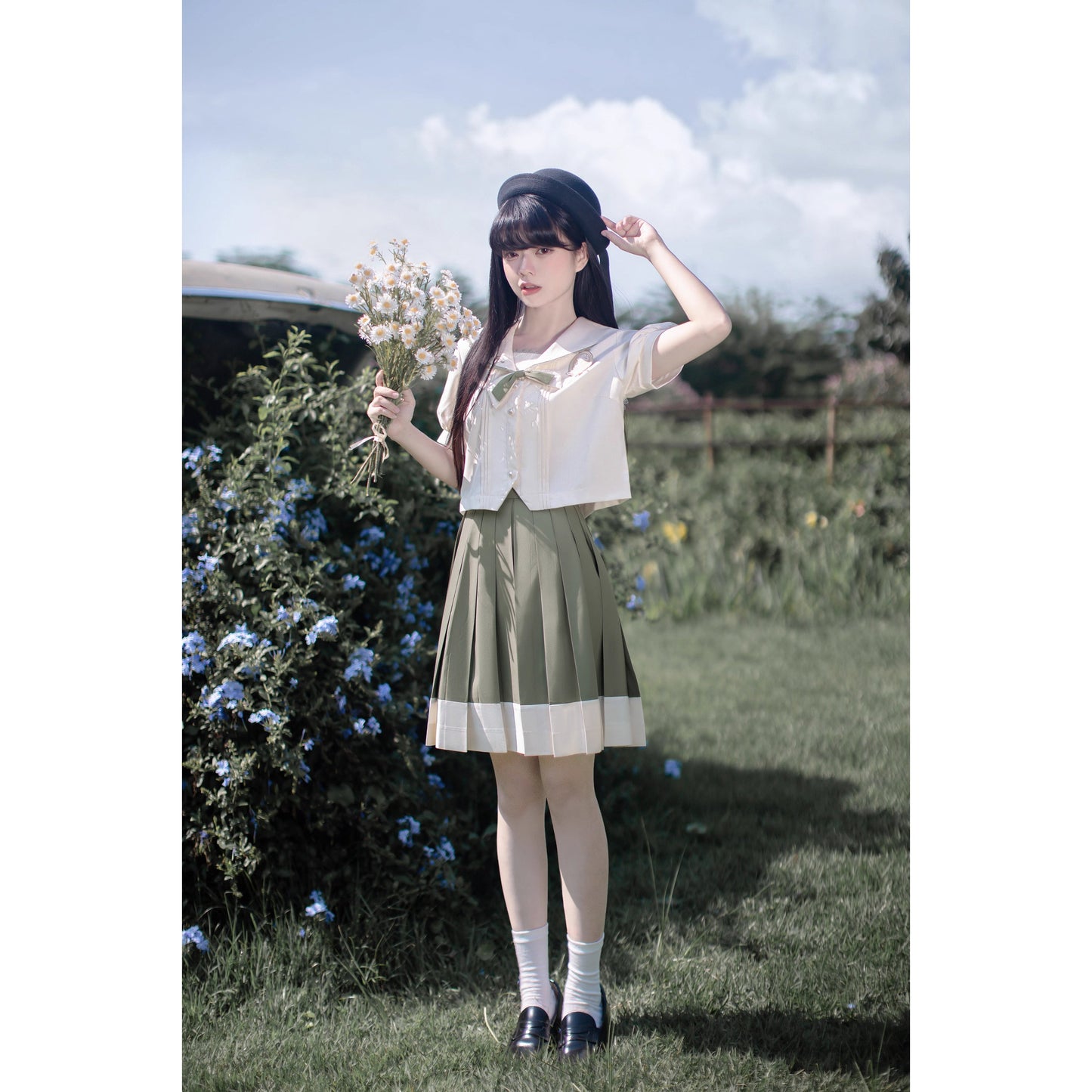 灰緑のお嬢様の文学セーラーブラウスとプリーツスカート