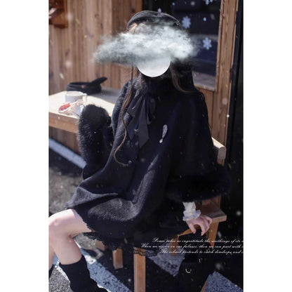 漆黒のお嬢様のウールケープコート