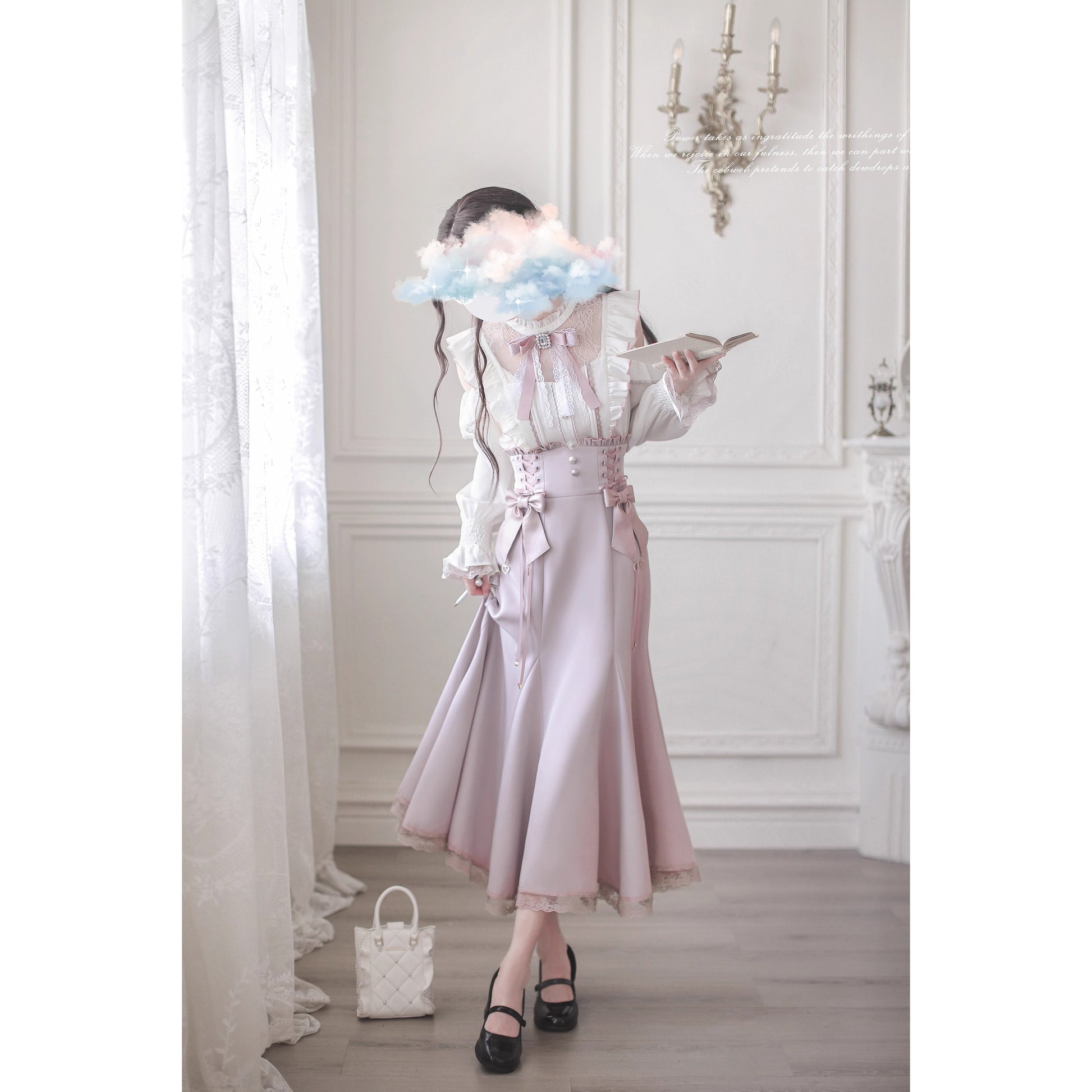 桜色の令嬢のフリルトップスとコルセットスカート