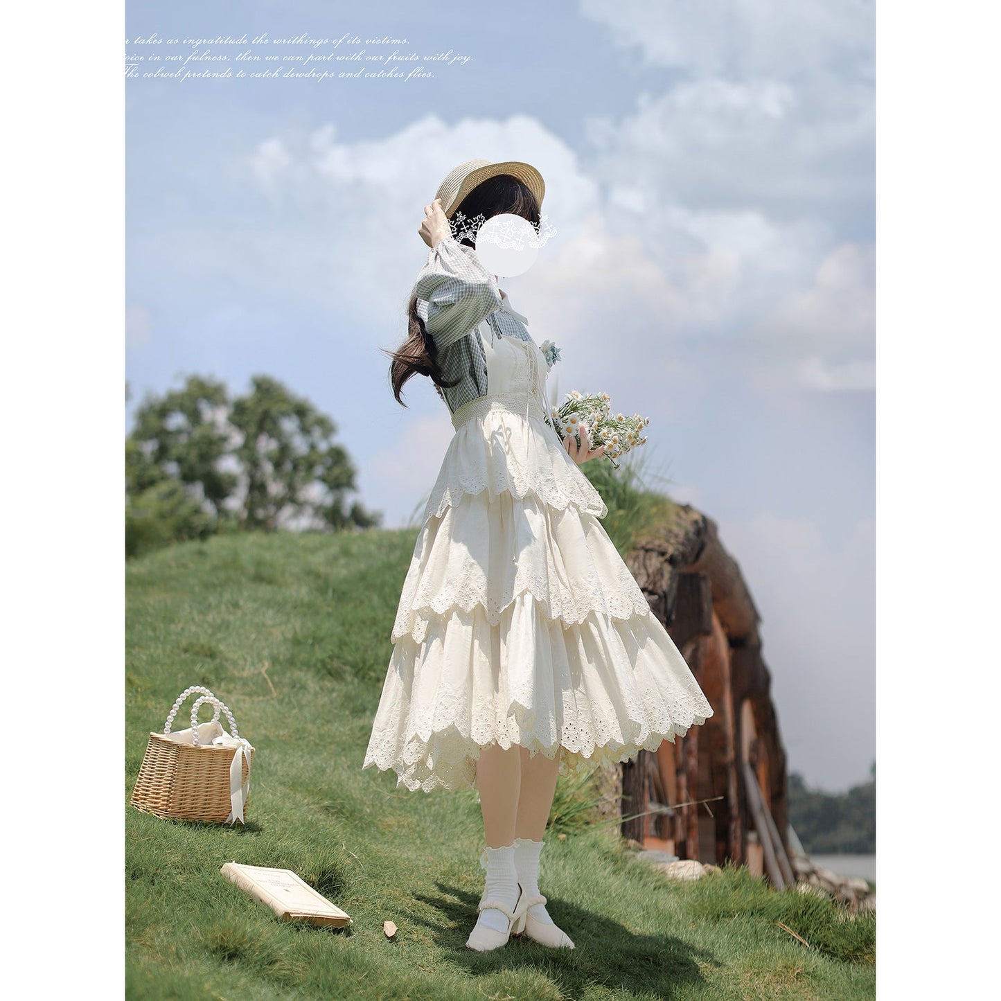 幻想曲を奏でる刺繍ジャンパースカートとブラウス