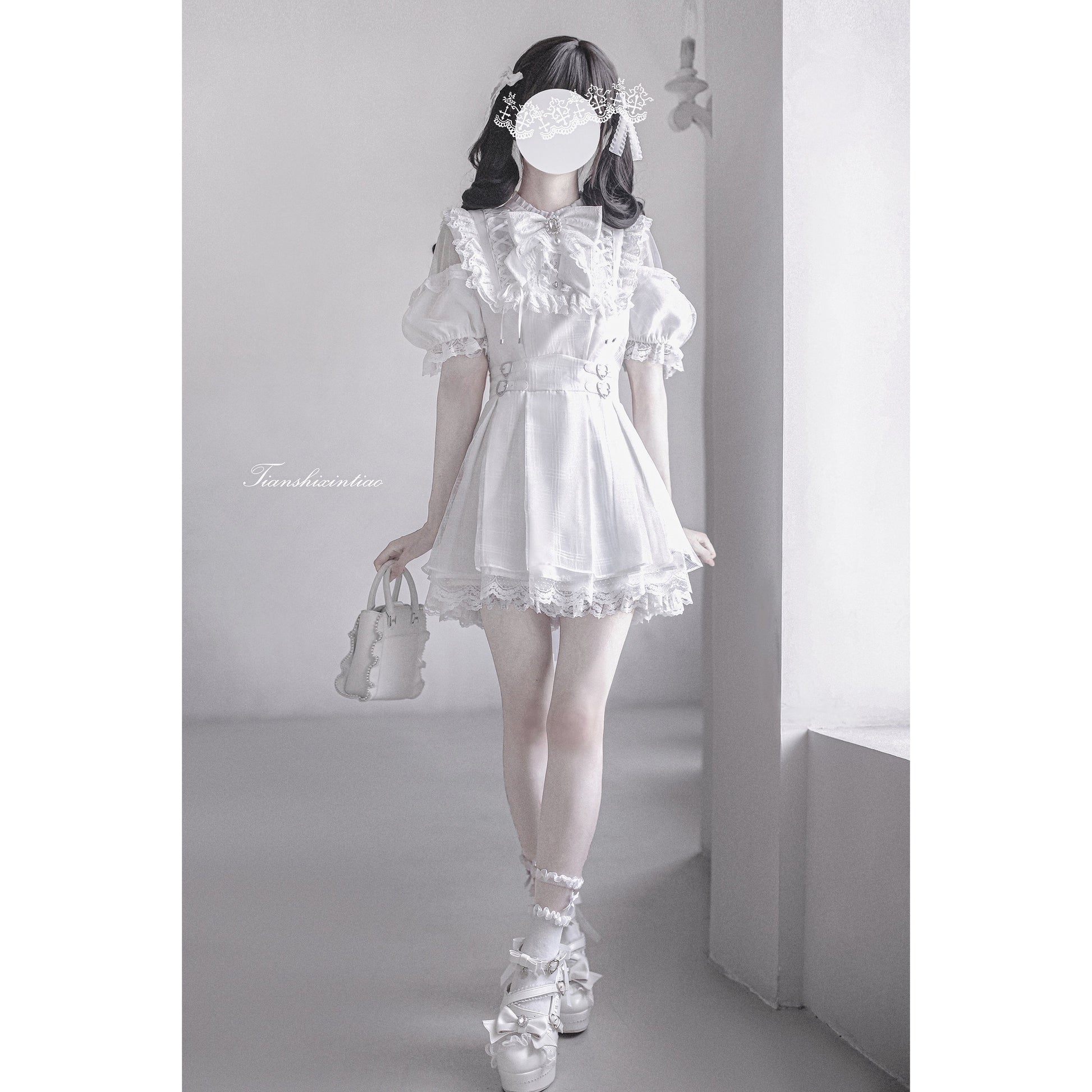 純白の天使の刺繍フリルワンピース
