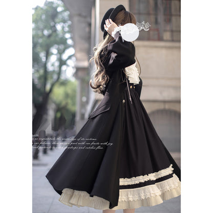 英国令嬢のクラシカルコートとジャンパースカートとブラウス