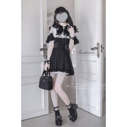 漆黒の堕天使の刺繍フリルワンピース