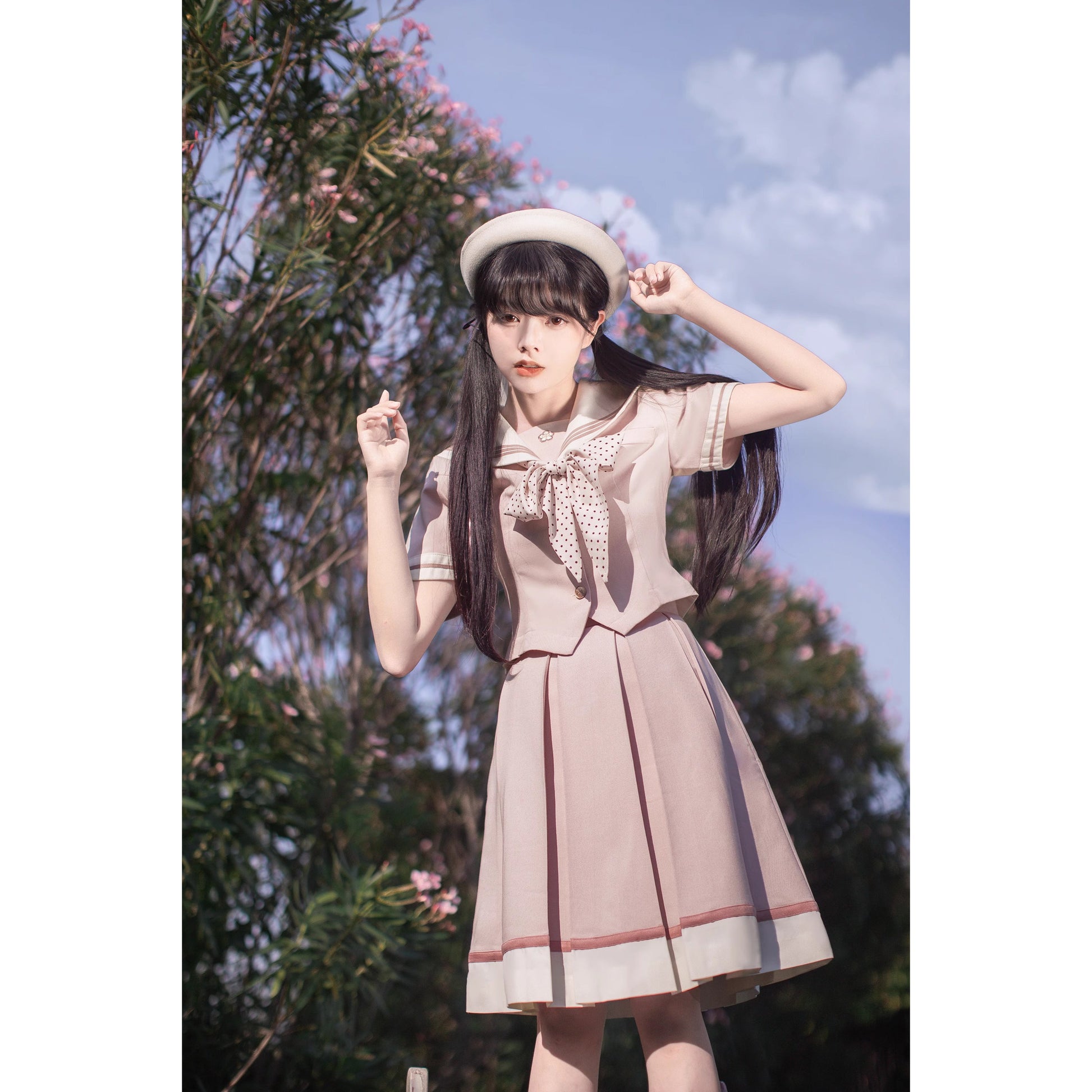 桜色のお嬢様の文学セーラーブラウスとプリーツスカート