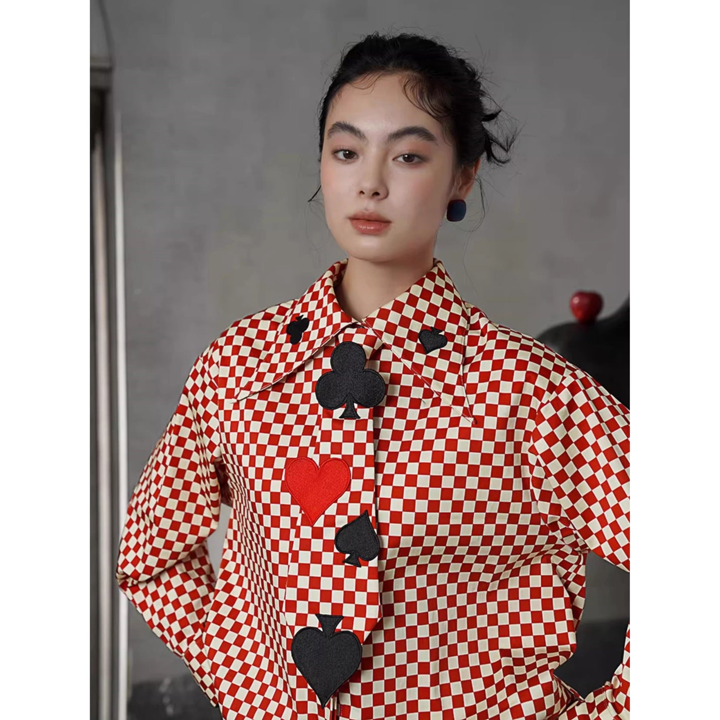 トランプのマークの刺繍ブラウス - Checked