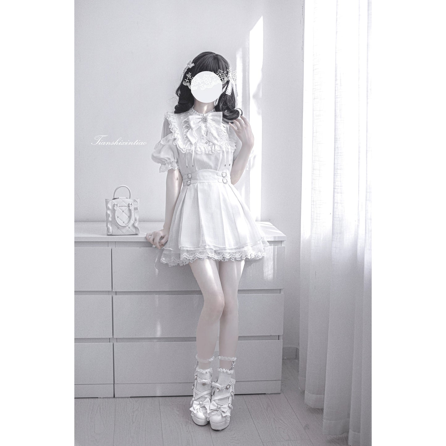 純白の天使の刺繍フリルワンピース