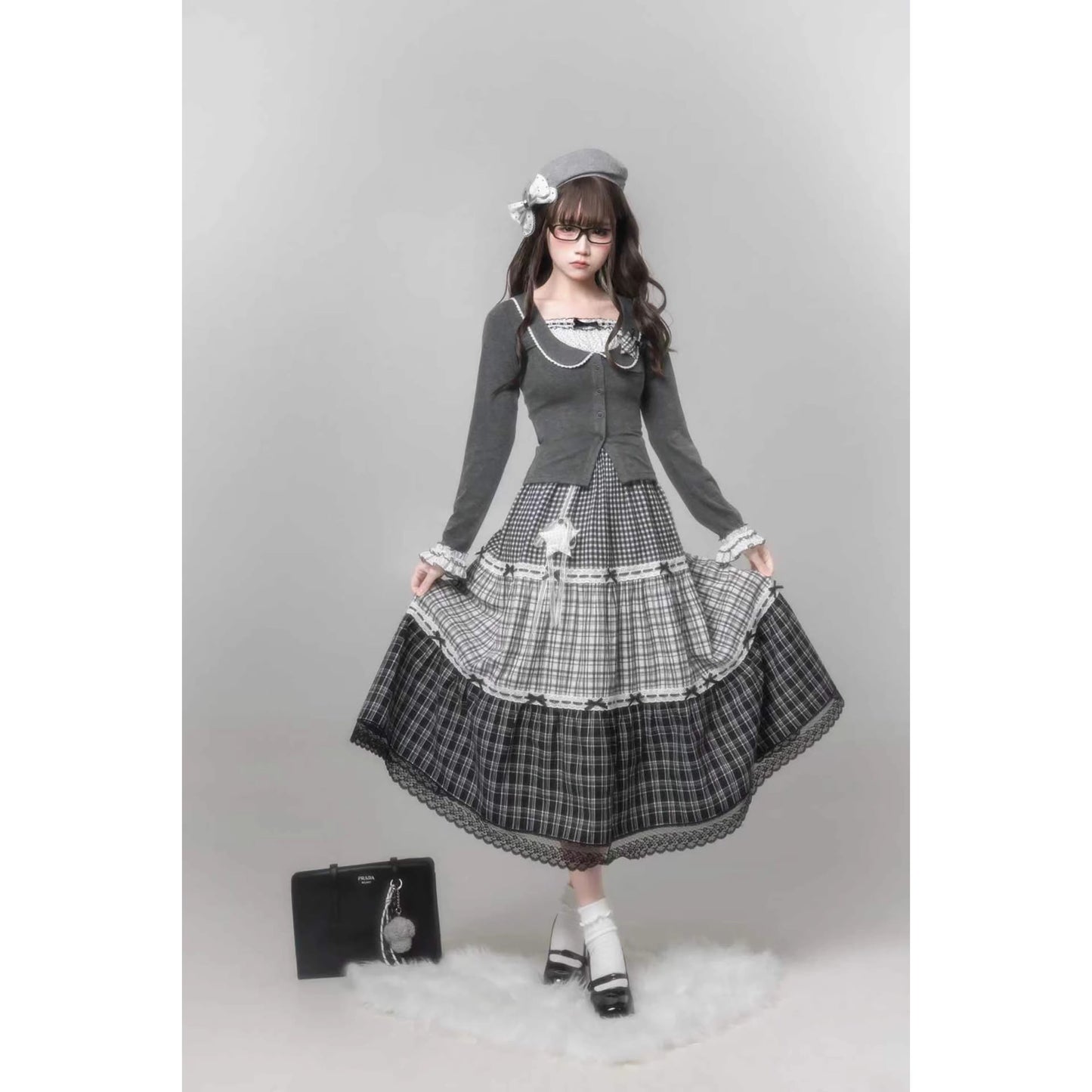 書斎のお嬢様のドッキングトップスとティアードスカート