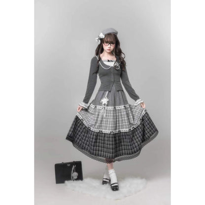 書斎のお嬢様のドッキングトップスとティアードスカート