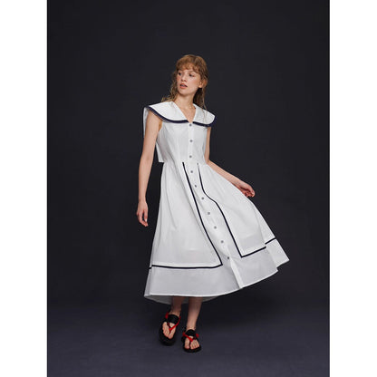 船乗り少女のセーラーワンピース