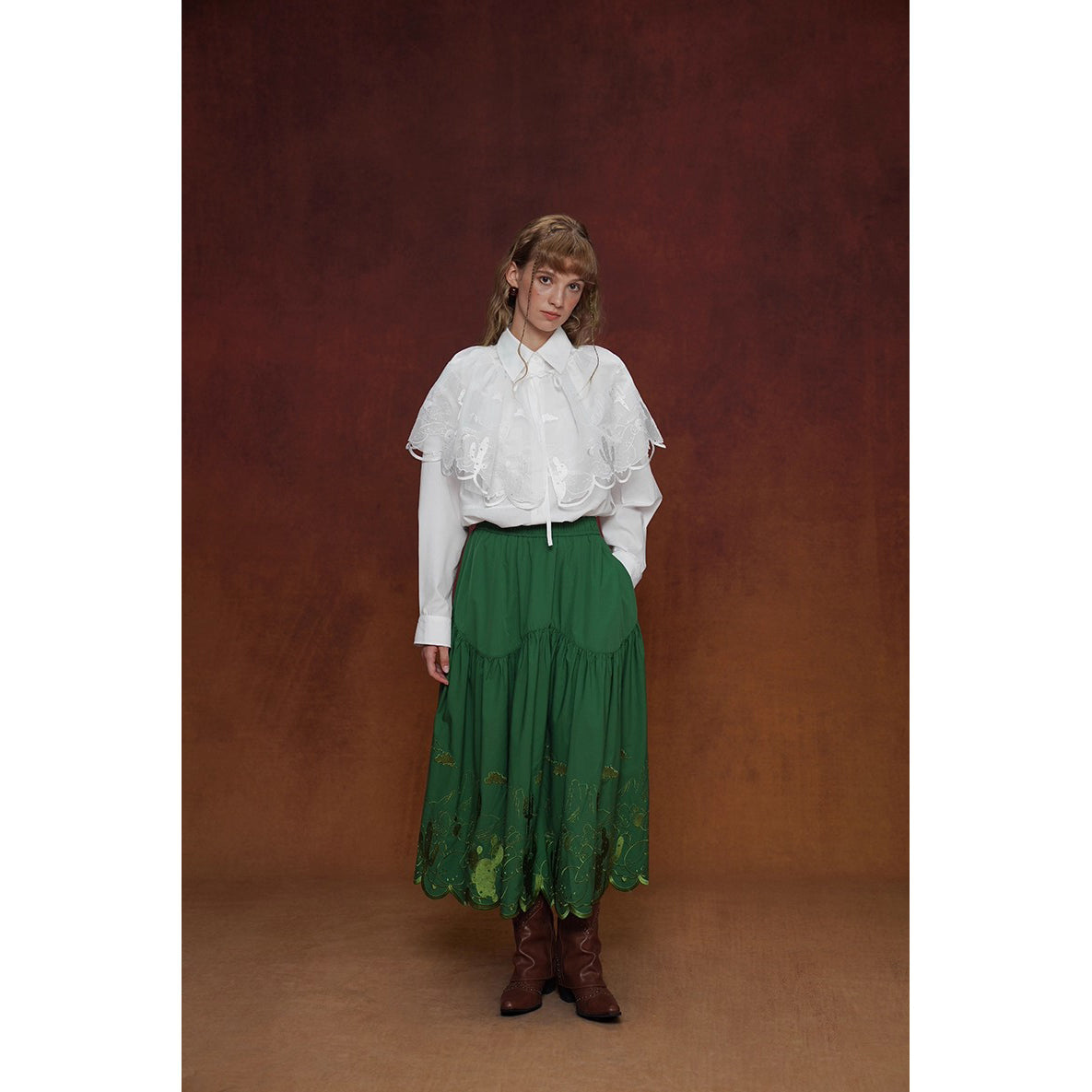 サボテンの花の刺繍チュールケープ