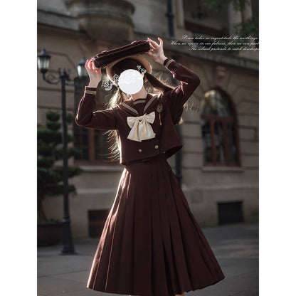 褐色のお嬢様の文学セーラーブラウスとプリーツスカート