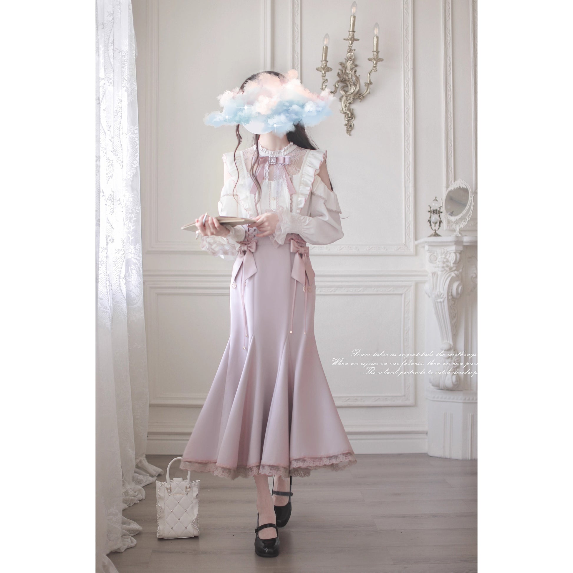 桜色の令嬢のフリルトップスとコルセットスカート