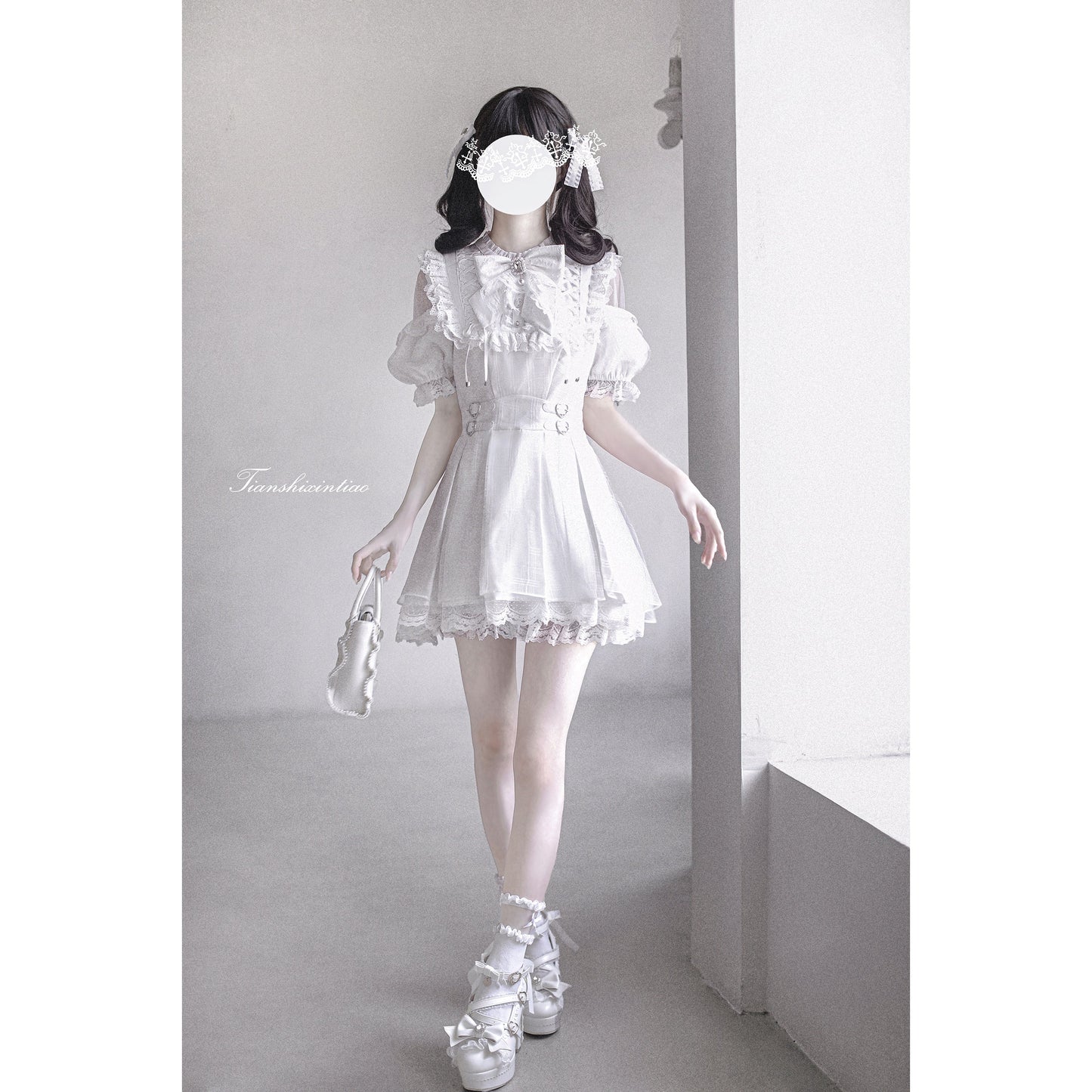 純白の天使の刺繍フリルワンピース