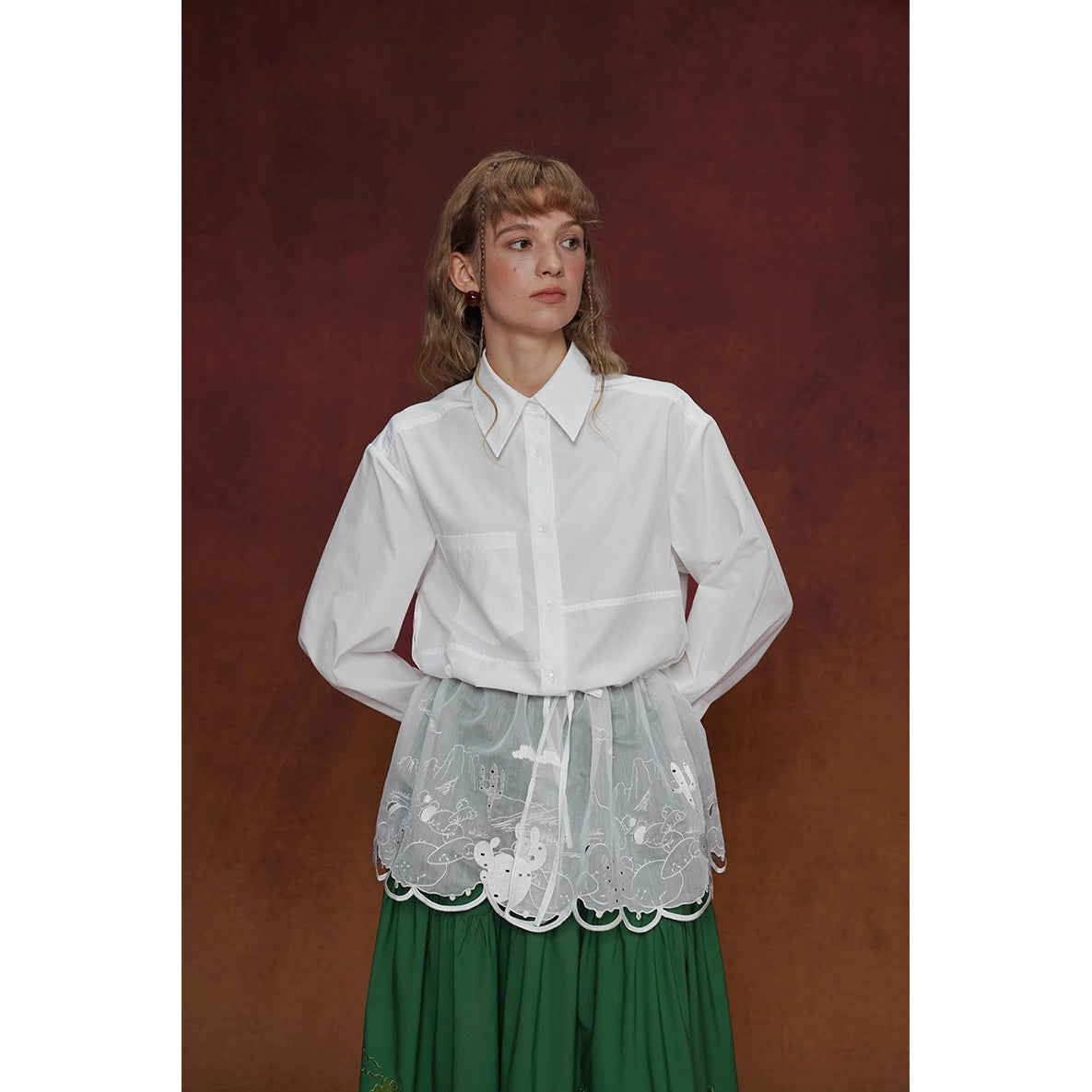 サボテンの花の刺繍チュールケープ