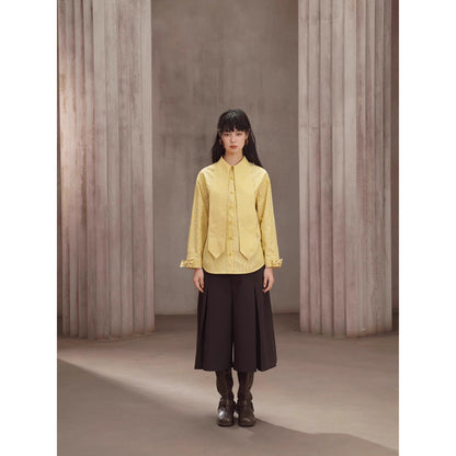 薄黄の縦縞ストライプブラウス